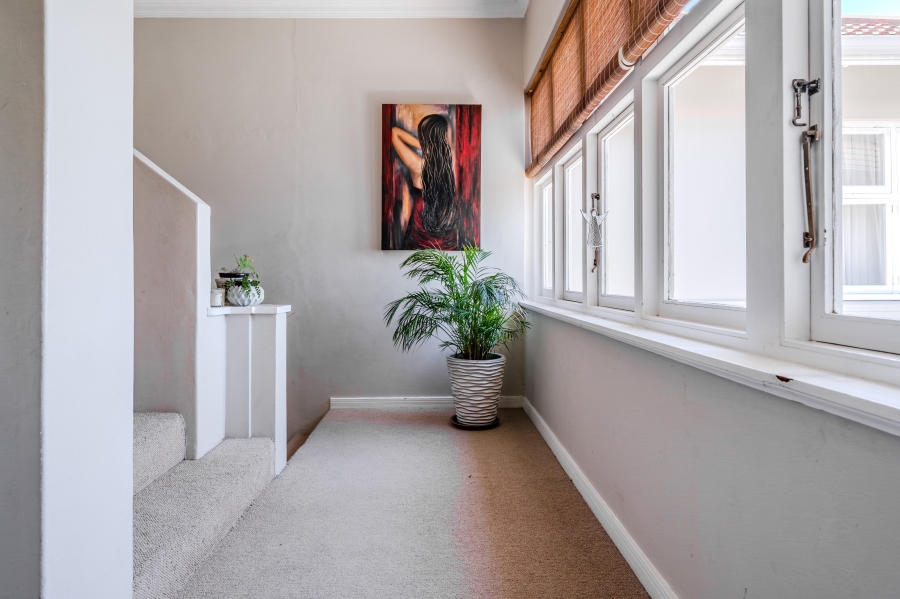 3 Bedroom Property for Sale in Oranjezicht Western Cape